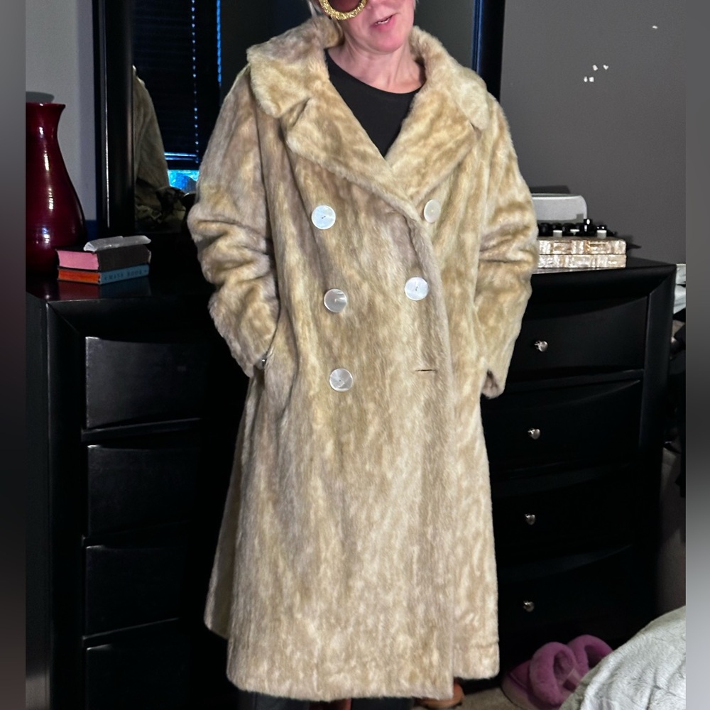 Vintage 60’s Famous Barr full length faux fur coat women’s OS (oversized S)